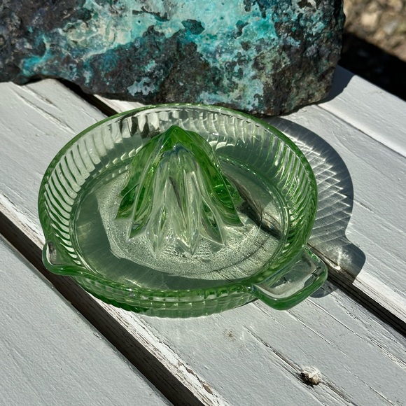 Vintage Hand Juicer Uranium Green Depression Glass - Picture 3 of 4
